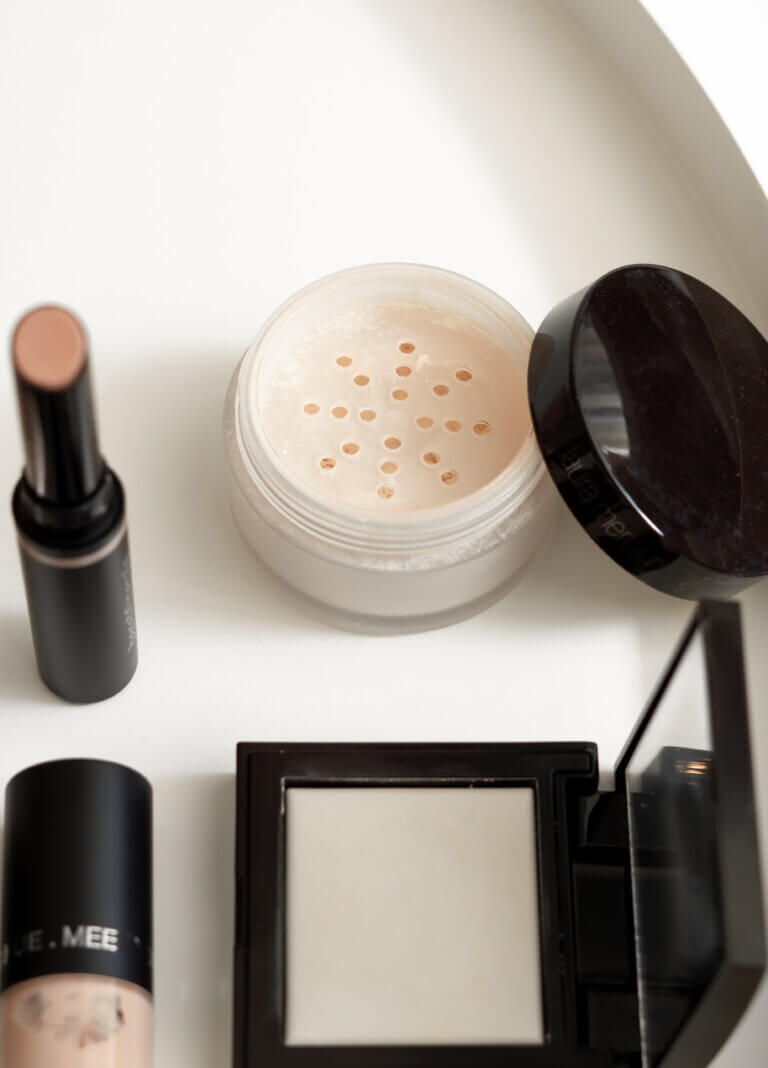 Laura Mercier Translucent Powder: The Best To Set Makeup Effortlessly