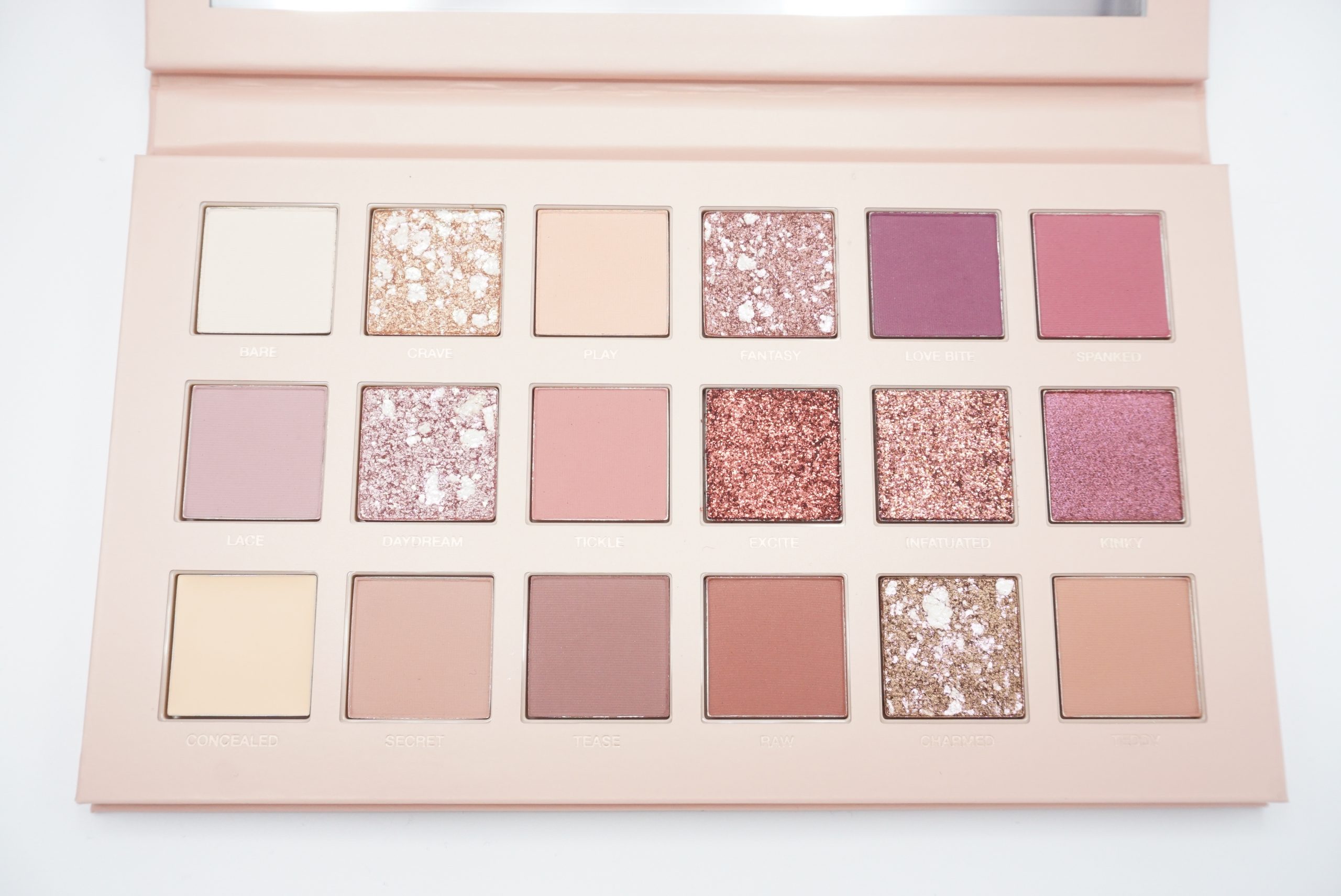 AESTHETICALLY PLEASING HUDA BEAUTY NEW NUDE PALETTE REVIEW