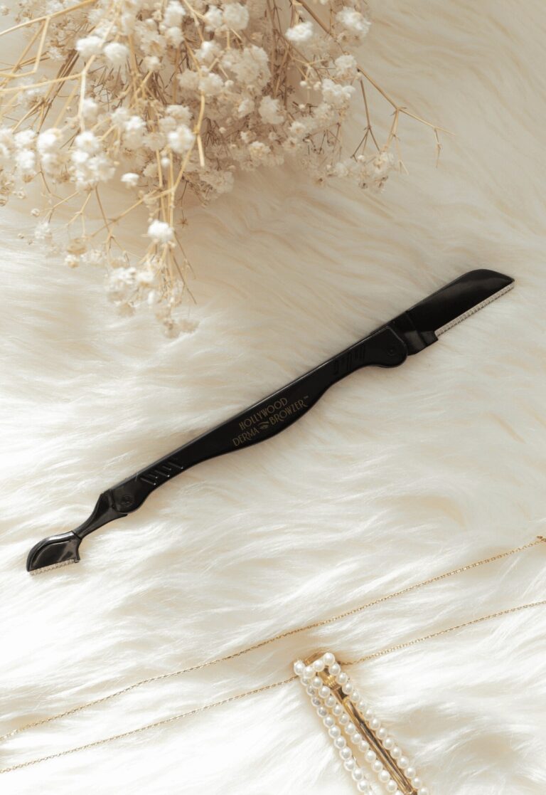 Hollywood Browzer Dermaplaning & Facial Hair Removal Tool Review & Easy How-To Guide