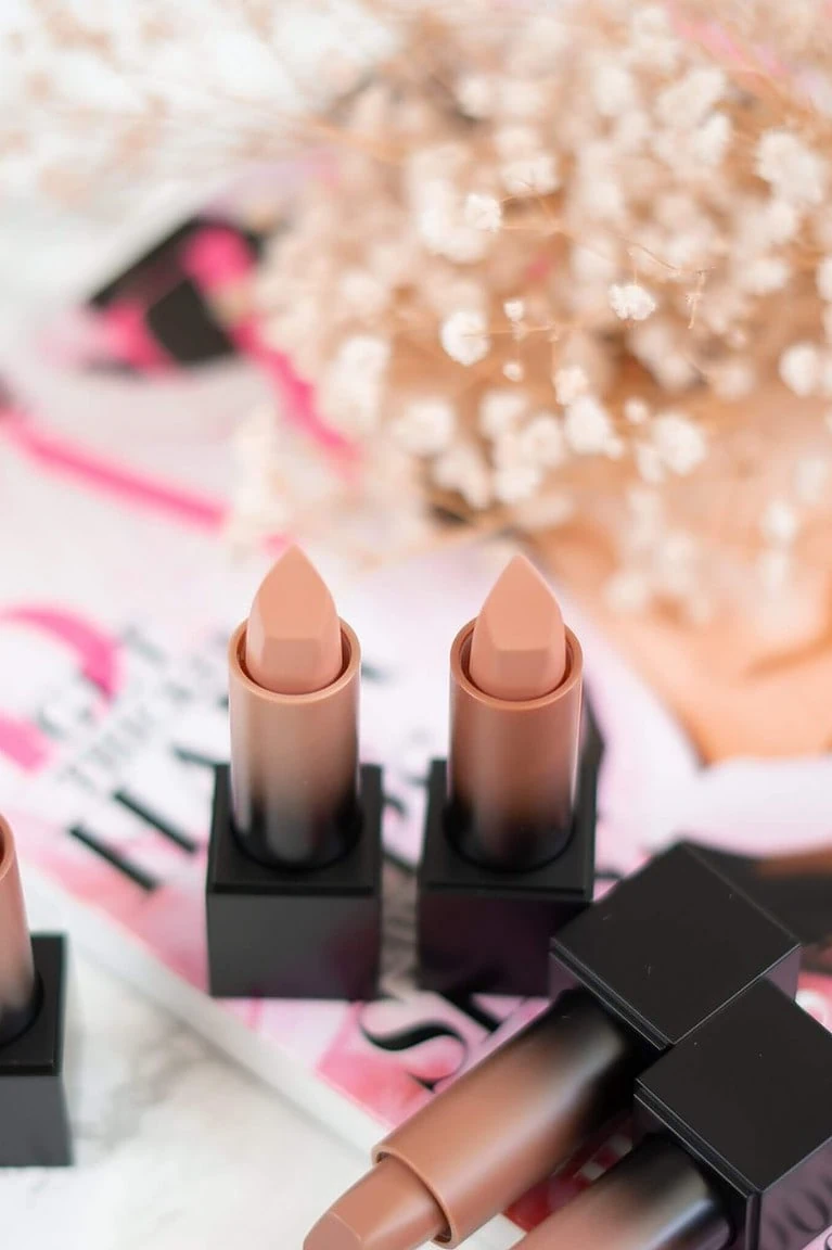 New Huda Beauty Lipsticks: The Power Bullet Cream Glow Lipsticks Review
