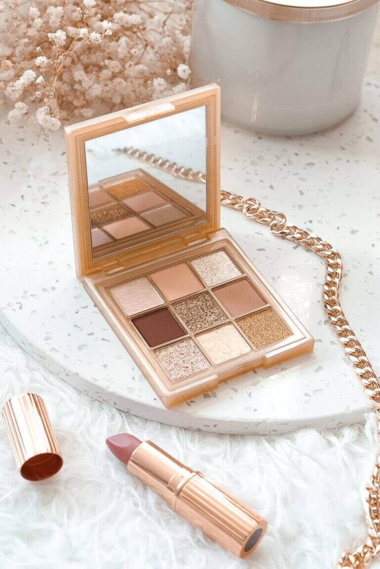 Huda Beauty Gold Obsessions Eyeshadow Palette Review