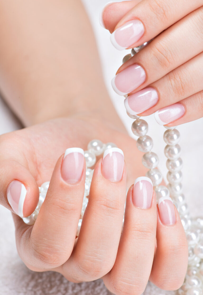 Choosing Solar Nails For Your Manicure Has 4 Cool Benefits