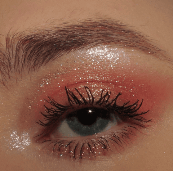 Peachy Glitter Eyeshadow Makeup Style