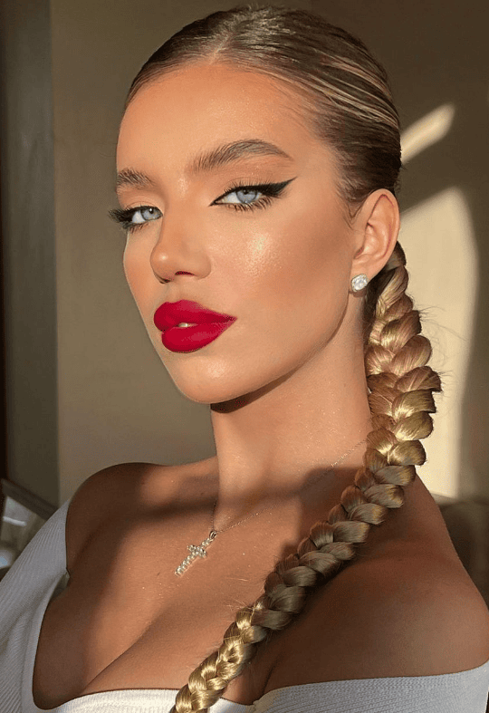 Cat Eye Look With Red Lip